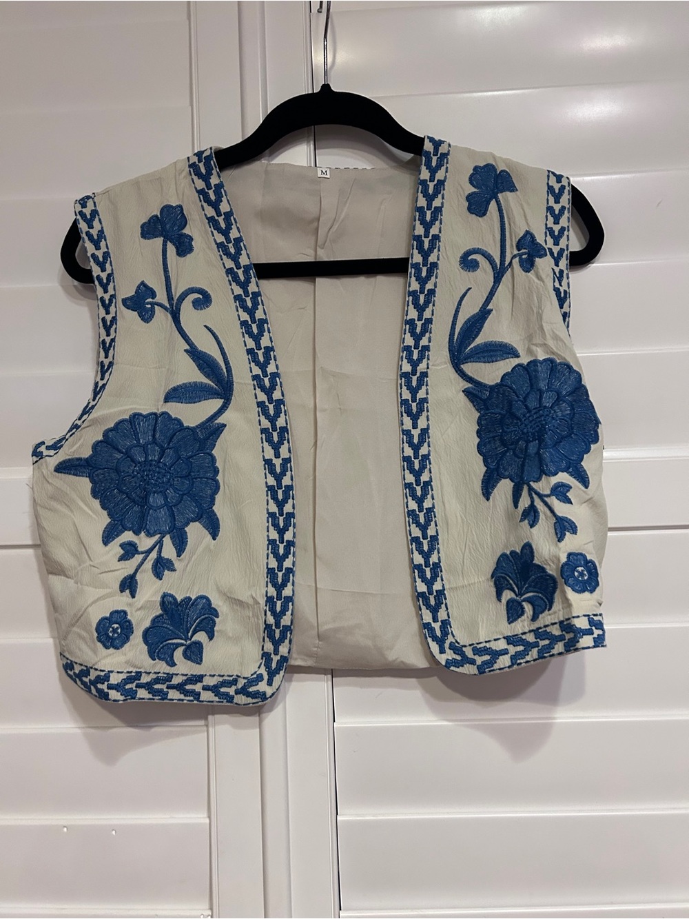 Embroidered Cropped Open Vest White Blue Size Medium